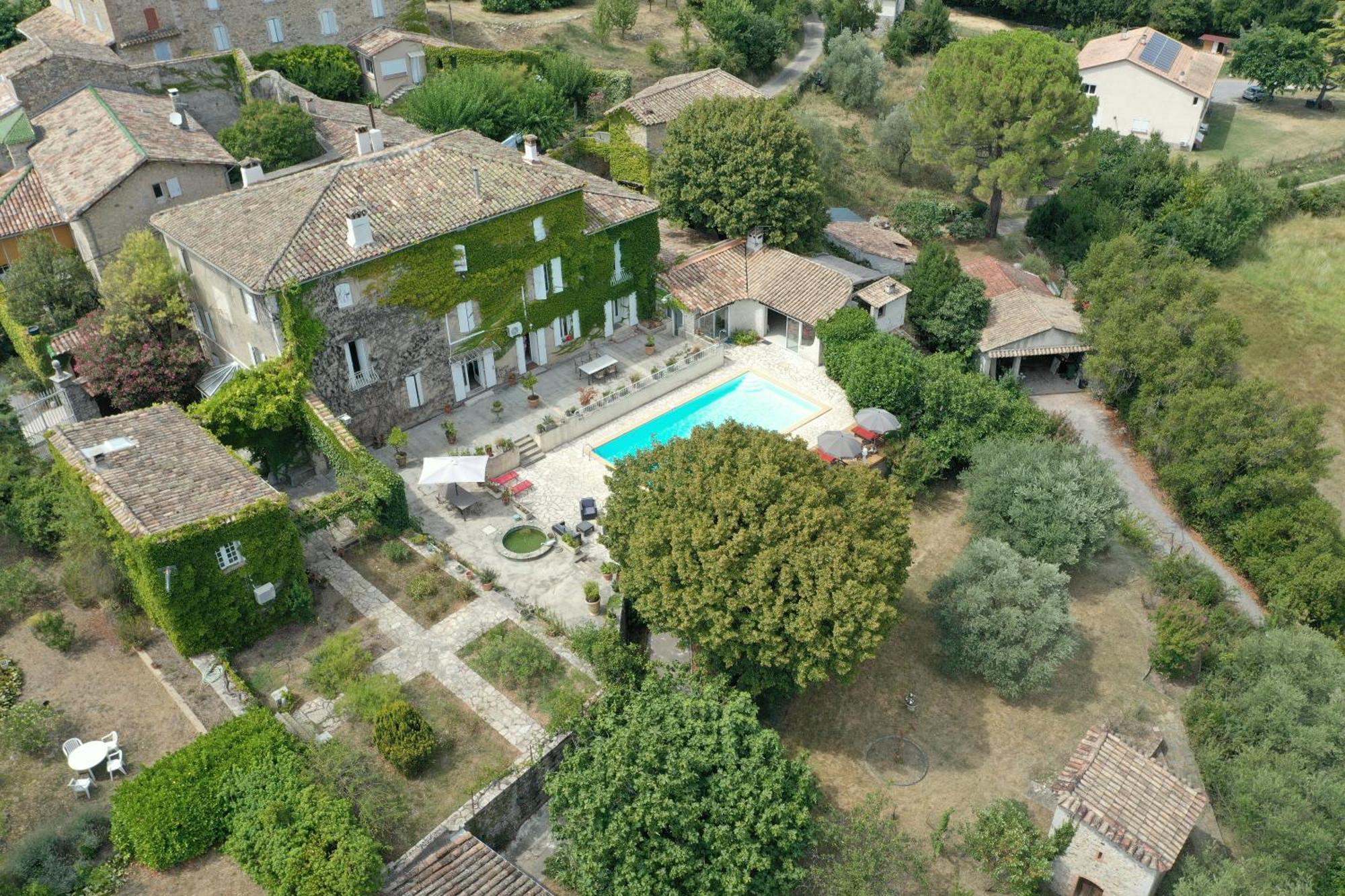 Le Domaine Du Soulier -Gite Et Chambres D'Hotes - La Maison Du Gardien Tornac Exterior foto