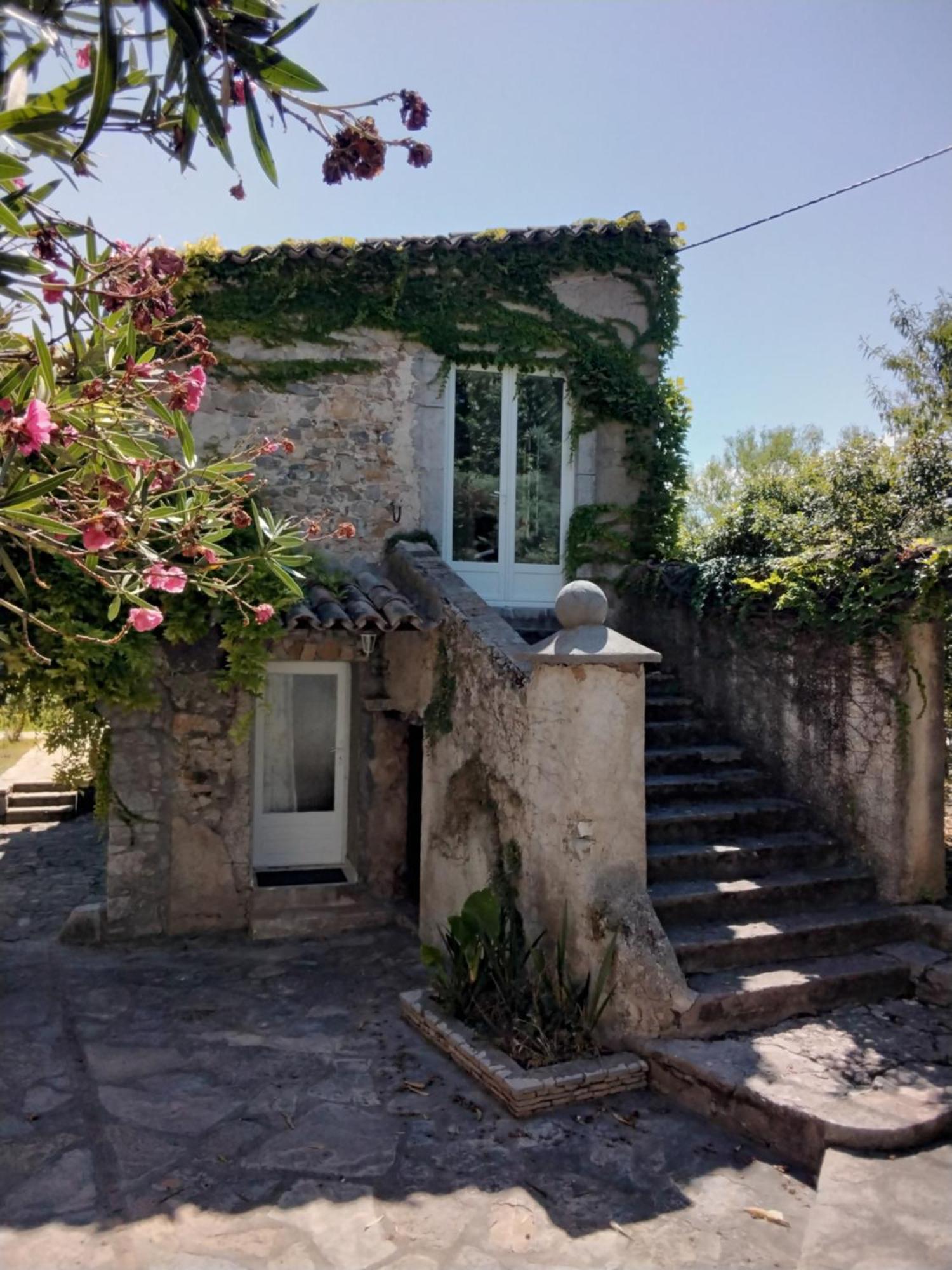 Le Domaine Du Soulier -Gite Et Chambres D'Hotes - La Maison Du Gardien Tornac Exterior foto
