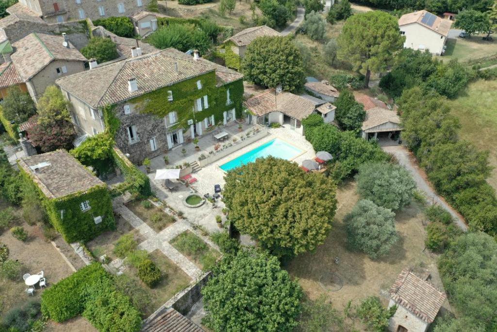 Le Domaine Du Soulier -Gite Et Chambres D'Hotes - La Maison Du Gardien Tornac Exterior foto