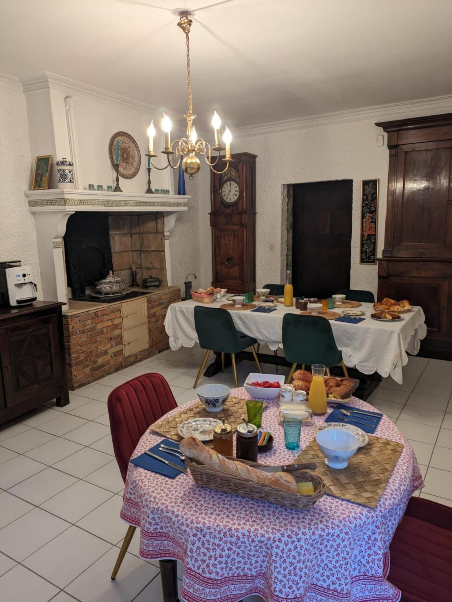 Le Domaine Du Soulier -Gite Et Chambres D'Hotes - La Maison Du Gardien Tornac Exterior foto